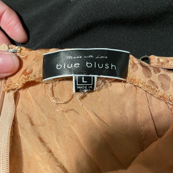 Leopard print mini dress with slit on thigh - Picture 2 of 4